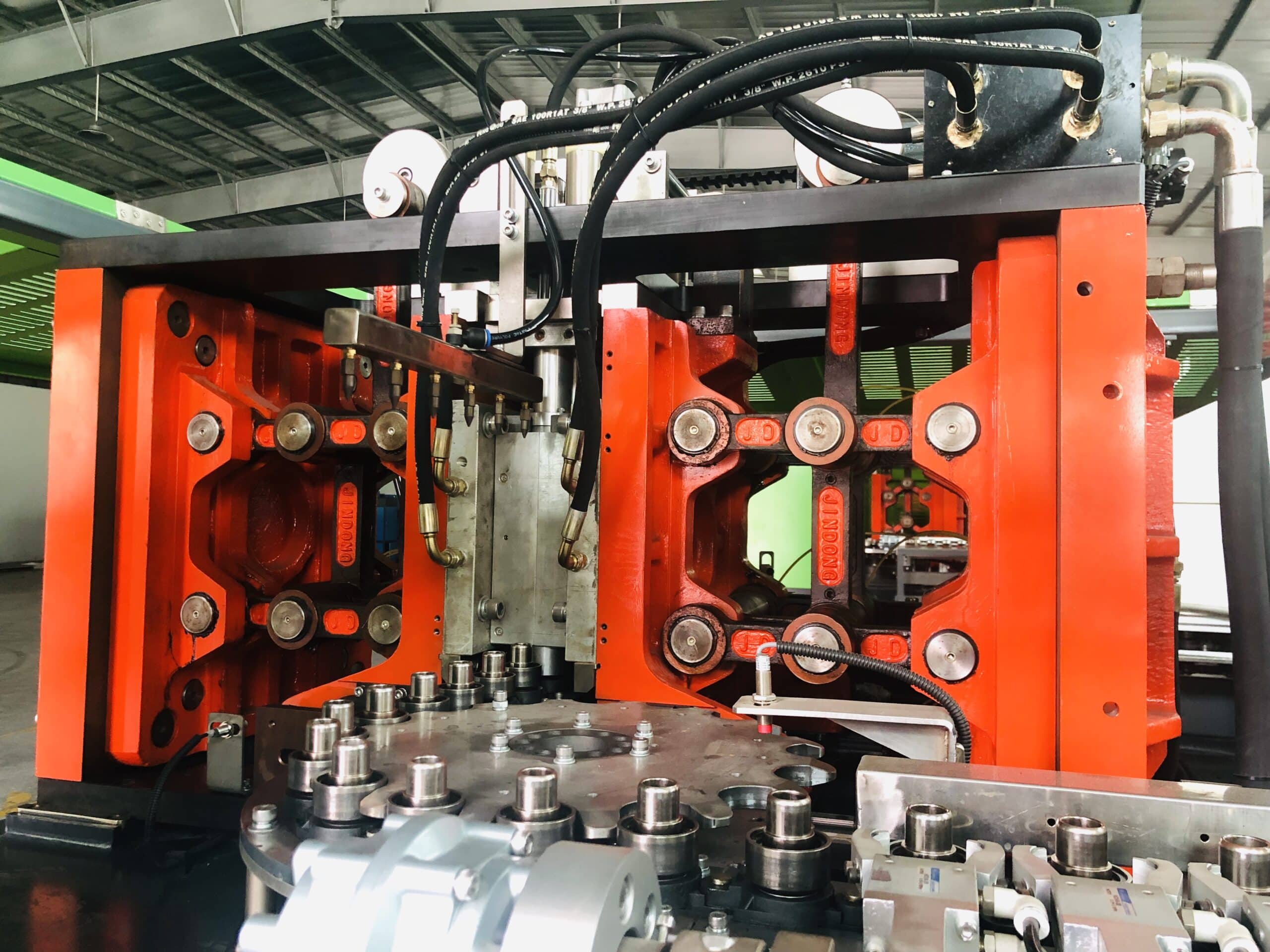 Diagram Of A 4-Platen Clamping Structure In A Blow Molding Machine.
